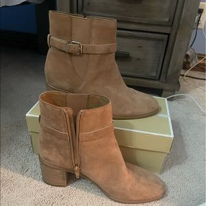 Gianni Bini Tan Bootie SIZE 9